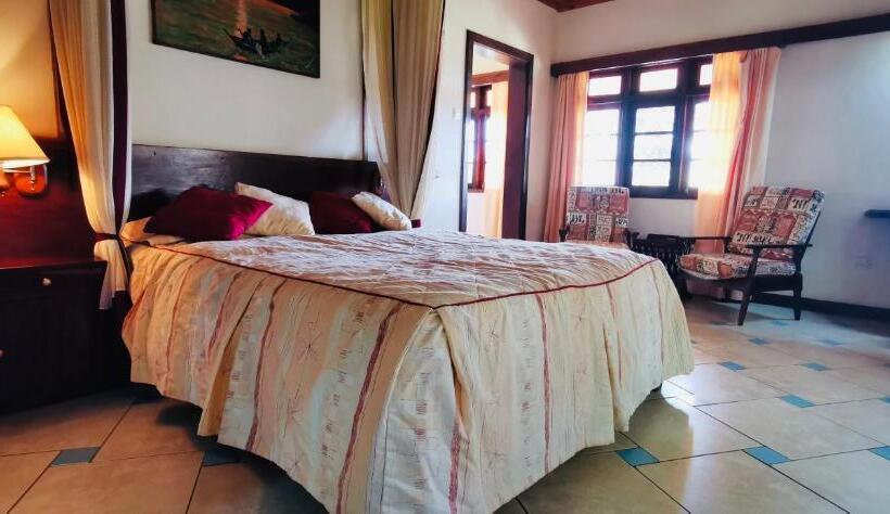 سوییت جونیور, Jinja Nile Resort