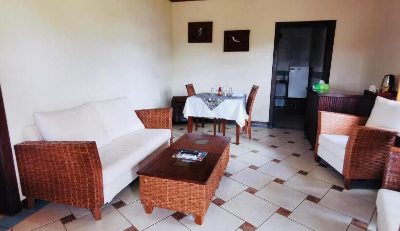 سوییت جونیور, Jinja Nile Resort