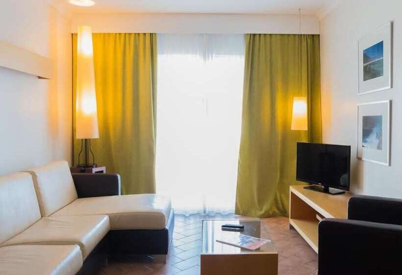 شقة غرفتين نوم إطلالة جانبية على البحر, Pontalaia Apartamentos Turisticos