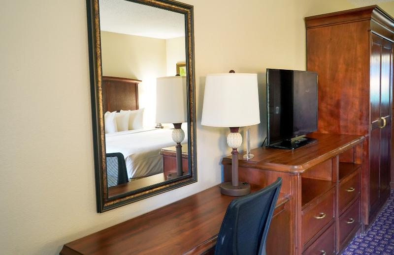 اتاق اساندارد با چشم‌انداز جانبی به دریا, Desert Rose Resort
