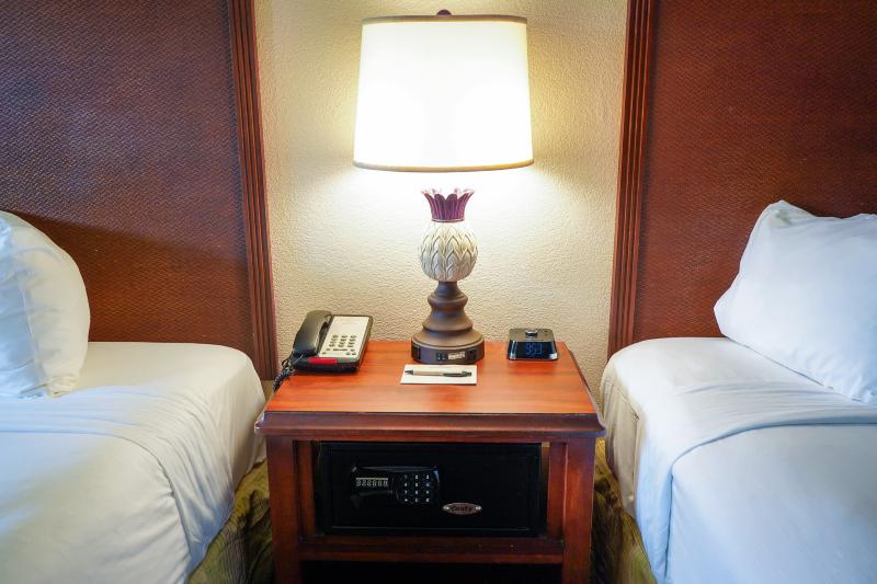 اتاق اساندارد با چشم‌انداز جانبی به دریا, Desert Rose Resort