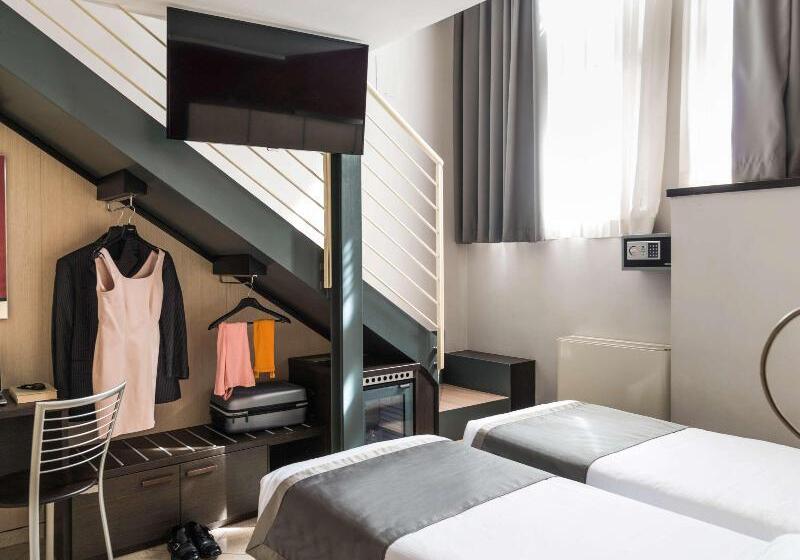 اتاق استاندارد سه تخته با چشم‌انداز استخر, Desert Rose Resort