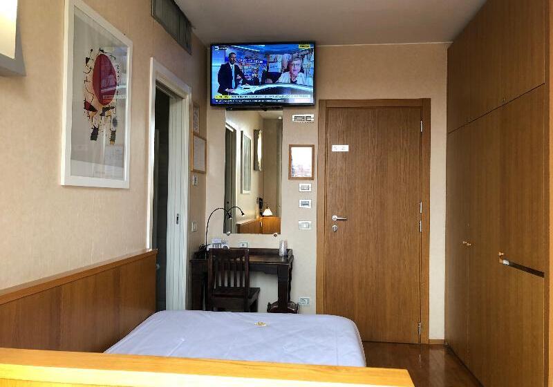 اتاق استاندارد سه تخته با چشم‌انداز باغ, Desert Rose Resort