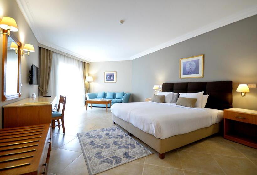 اتاق لوکس با چشم‌انداز استخر, Aurora Oriental Resort Sharm El Sheikh