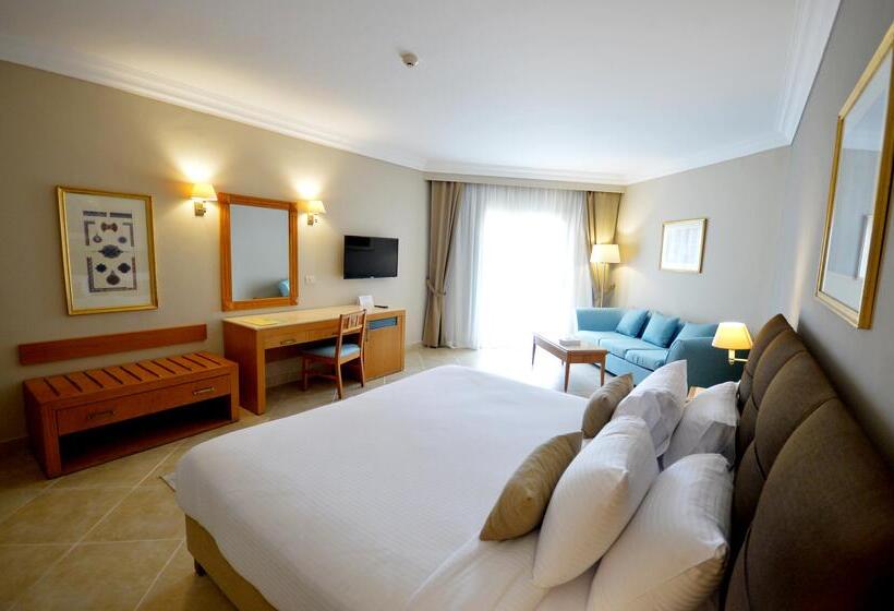اتاق لوکس با چشم‌انداز استخر, Aurora Oriental Resort Sharm El Sheikh