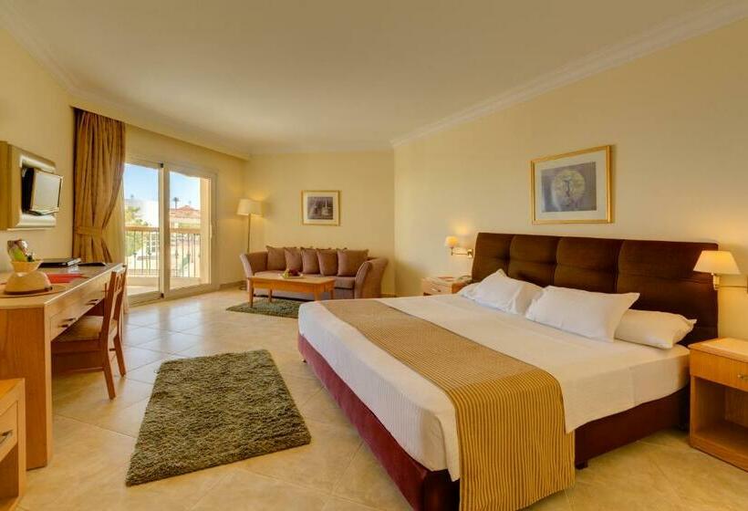 غرفة ديلوكس مطلة على حمام السباحة, Aurora Oriental Resort