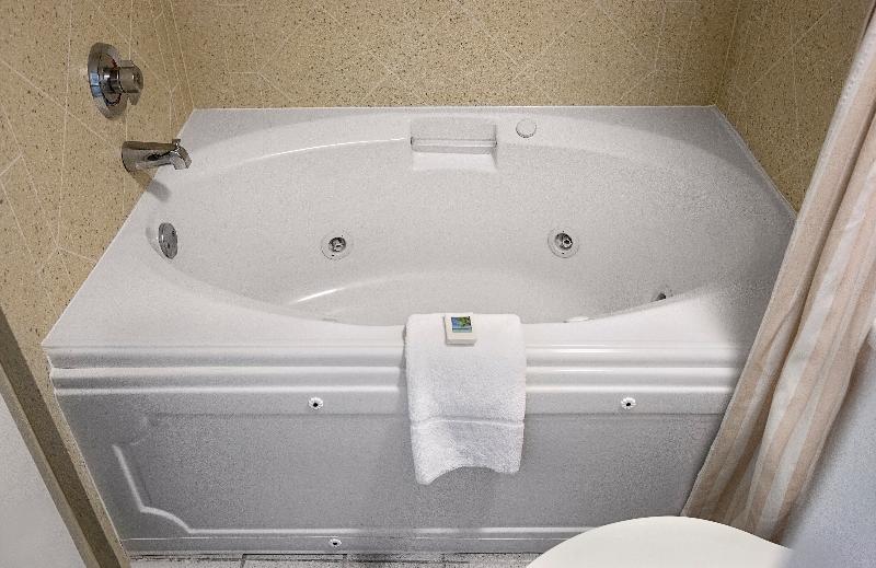 سوئیت با تخت بزرگ, Best Western Plus Bradenton Hotel & Suites
