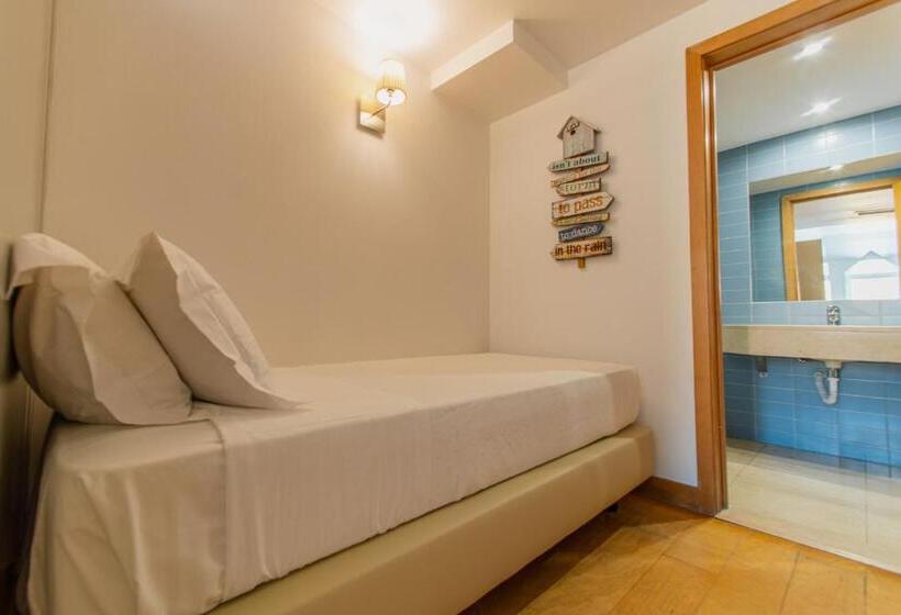 اتاق استاندارد چهار تخته, Cascais