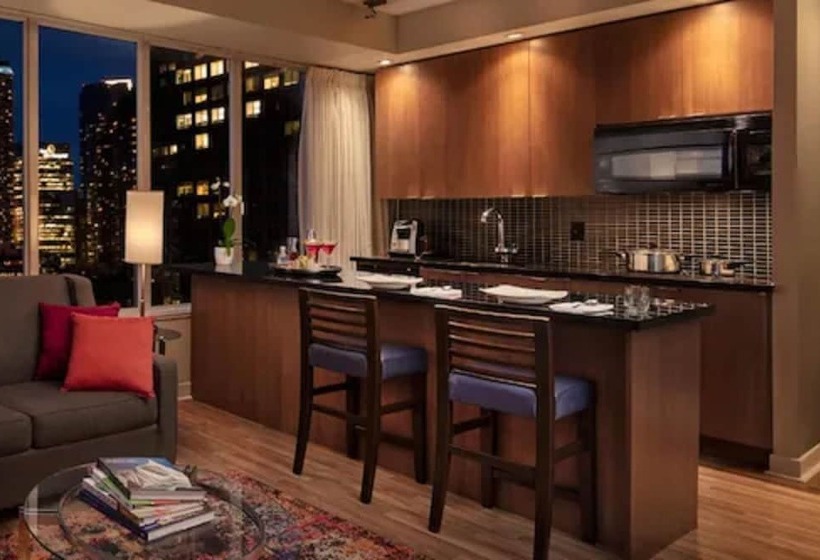 Executive-sviitti, Executive Hotel Cosmopolitan Toronto