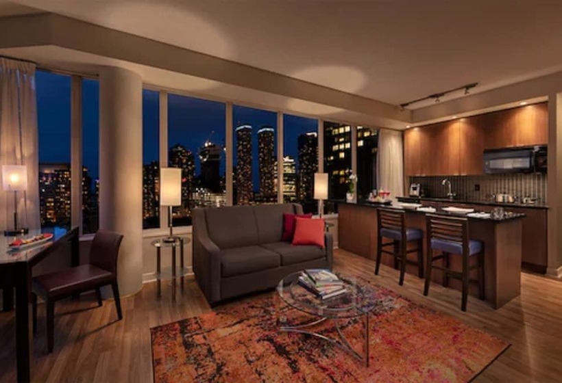 Executive-sviitti, Executive Hotel Cosmopolitan Toronto