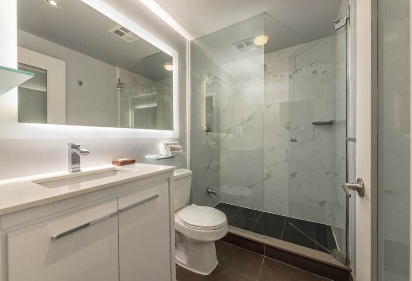 Sviitti, Executive Hotel Cosmopolitan Toronto