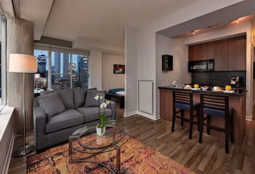 Sviitti, Executive Hotel Cosmopolitan Toronto