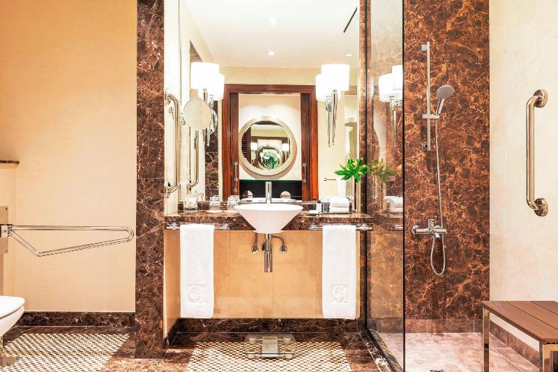 اتاق لوکس با تخت بزرگ, Grosvenor House, A Luxury Collection , Dubai