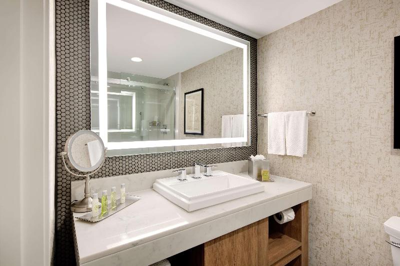 اتاق استاندارد با بالکن, Highline Vail  A Doubletree By Hilton
