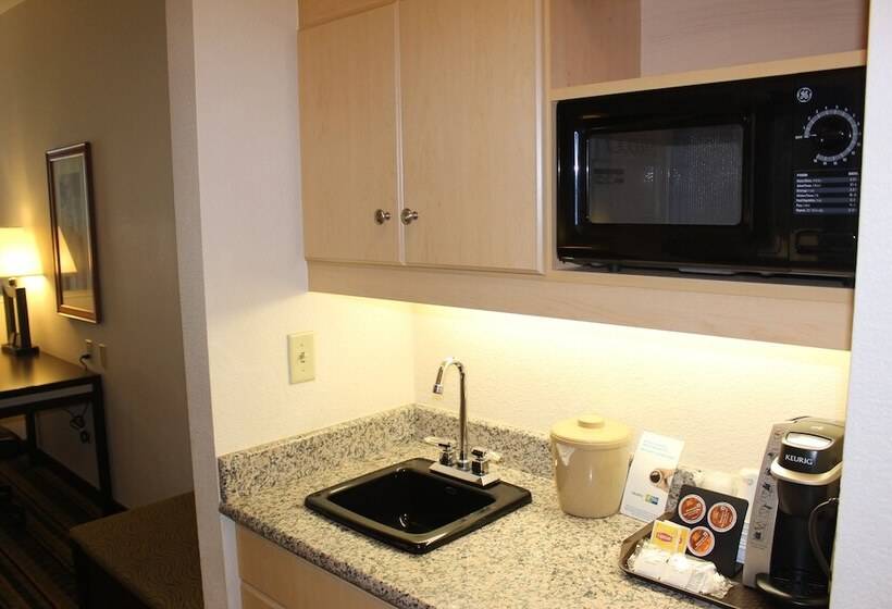 سوییت, Holiday Inn Express Berkeley, An Ihg