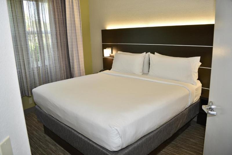 اتاق استاندارد با تخت بزرگ برای معلولان, Holiday Inn Express Windsor Sonoma Wine Country, An Ihg