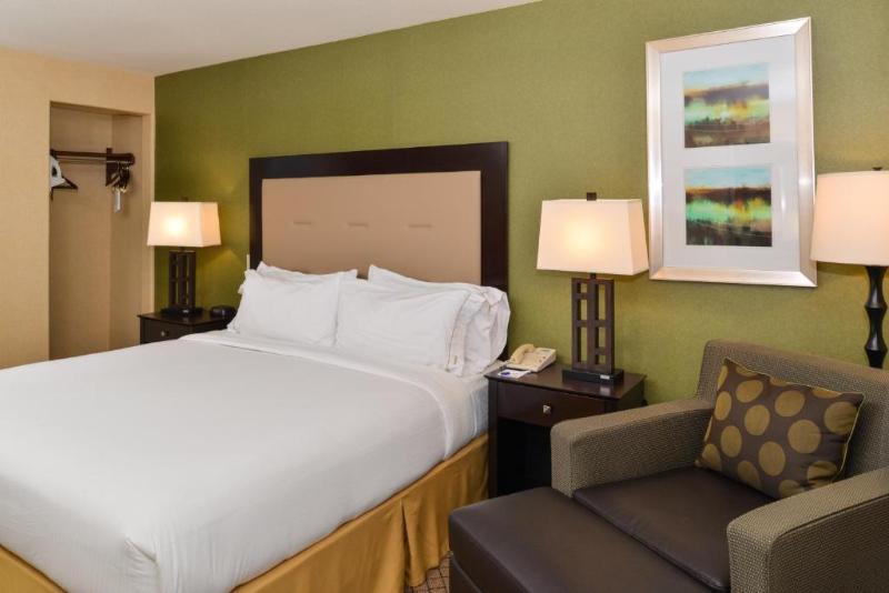 سوئیت با تخت بزرگ, Holiday Inn Express Woodland, An Ihg