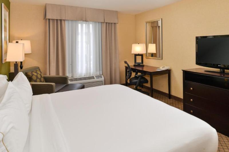 اتاق استاندارد با تخت بزرگ برای معلولان, Holiday Inn Express Woodland, An Ihg