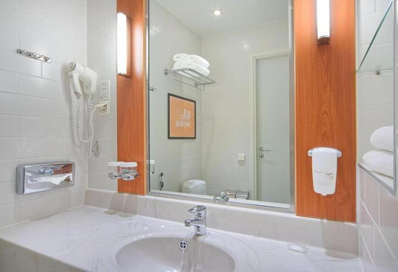 اتاق استاندارد با چشم‌انداز, Holiday Inn Helsinki West   Ruoholahti, An Ihg