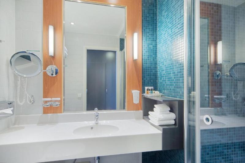 اتاق استاندارد با تخت بزرگ, Holiday Inn Helsinki West   Ruoholahti, An Ihg