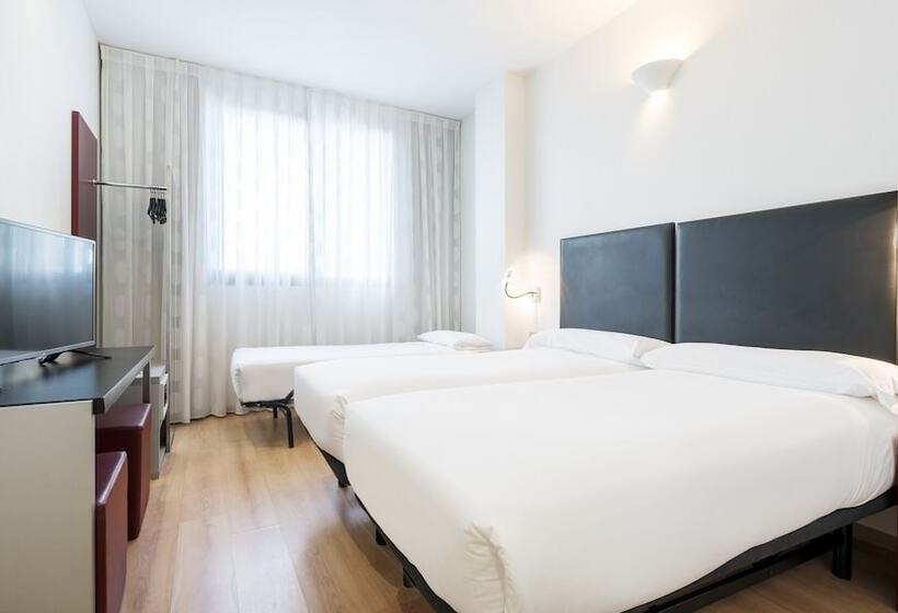 Standard Triple Room, Ilunion Aqua 3