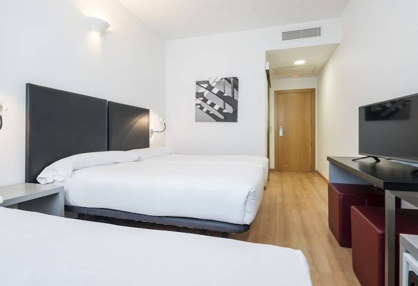 Standard Triple Room, Ilunion Aqua 3