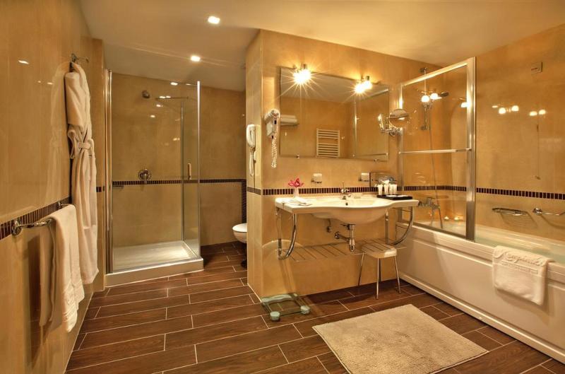سوئیت جونیور با چشم‌انداز کوهستان, Kempinski Hotel Grand Arena Bansko