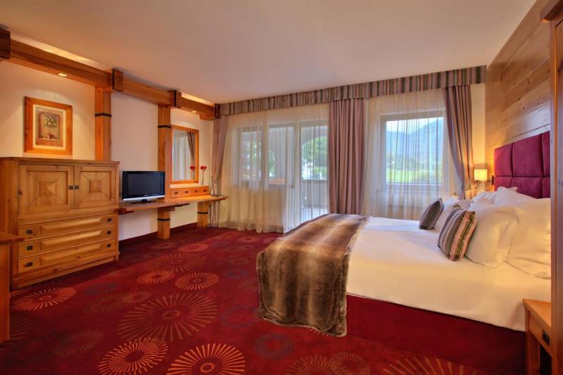سوئیت جونیور با چشم‌انداز کوهستان, Kempinski Hotel Grand Arena Bansko