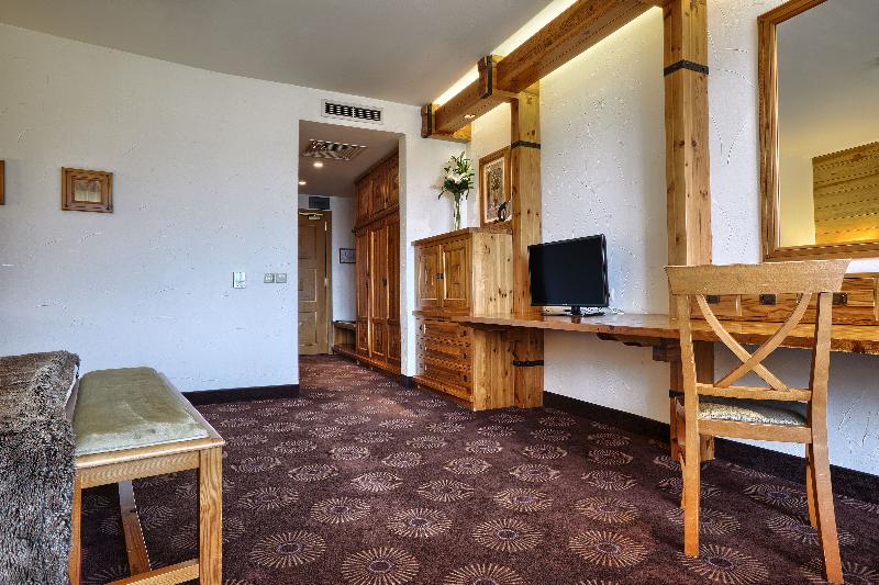 سوئیت جونیور با چشم‌انداز کوهستان, Kempinski Hotel Grand Arena Bansko