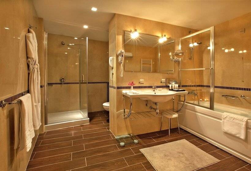 سوئیت جونیور با چشم‌انداز کوهستان, Kempinski Hotel Grand Arena Bansko