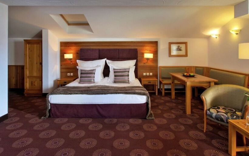 سوییت جونیور با چشم‌انداز شهر, Kempinski Hotel Grand Arena Bansko
