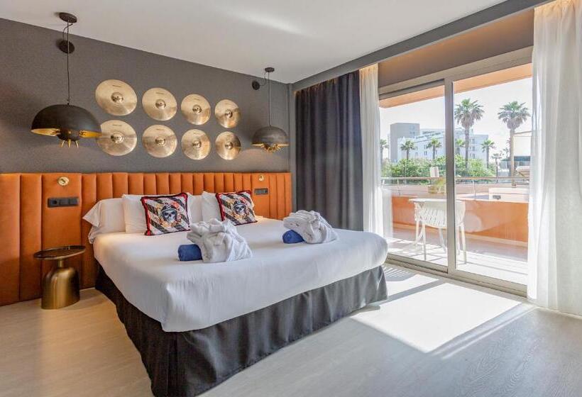 سوئیت جونیور پریمیوم, Marins Beach Club   Adults Only