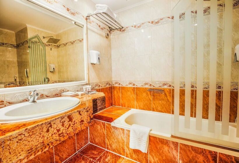 اتاق استاندارد سه تخته با چشم‌انداز باغ, V Hotel Sharm El Shiekh