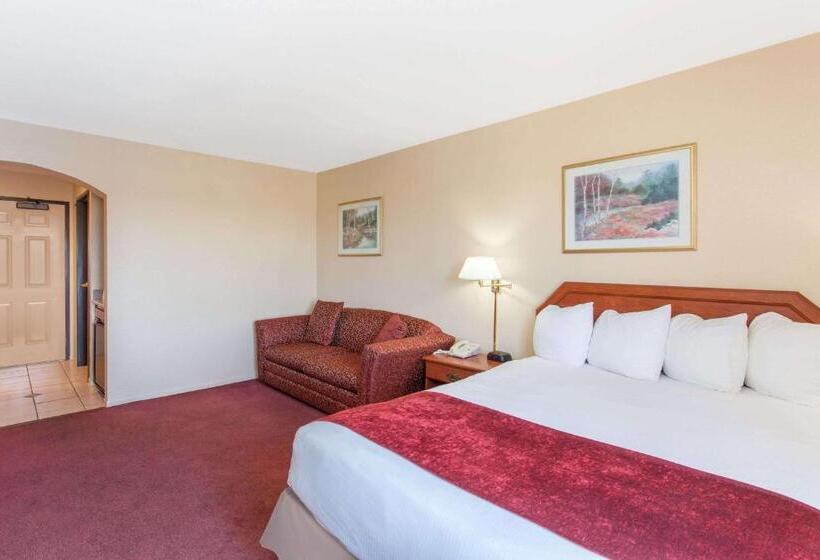 Deluxe Suite King Bed, Ramada By Wyndham Fresno Northwest