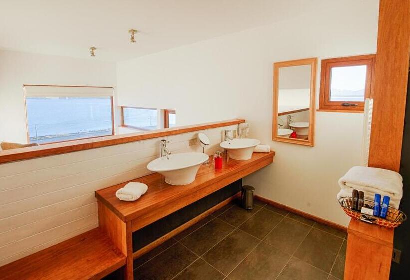 اتاق لوکس با چشم‌انداز دریا, Weskar Lodge