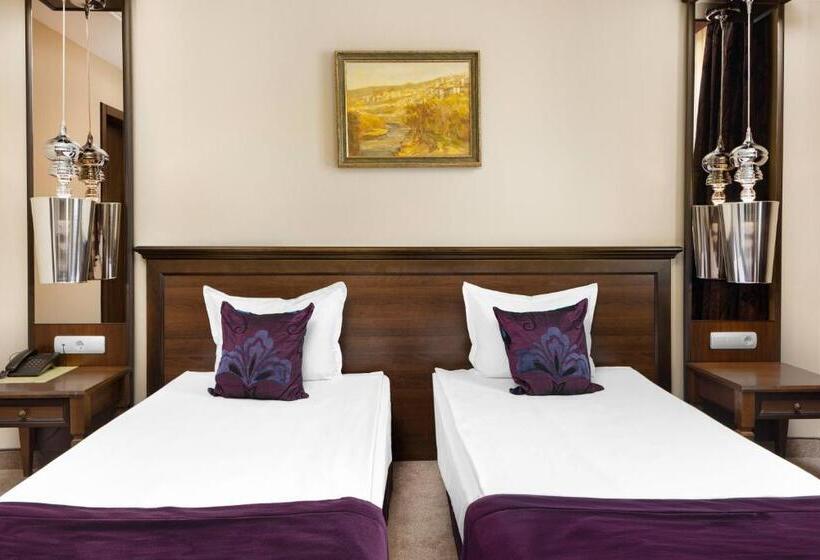 اتاق استاندارد, Yantra Grand Hotel