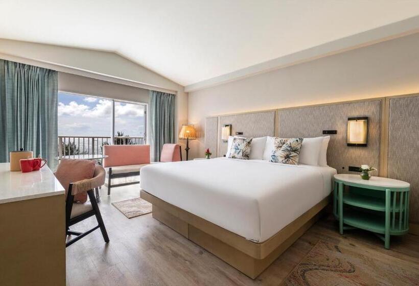Suite King Size Bed, Crowne Plaza S & Resorts Saipan