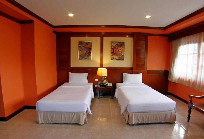 اتاق سوپریور, Baumanburi Hotel Patong