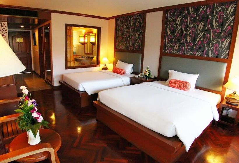 اتاق لوکس, Baumanburi Hotel Patong