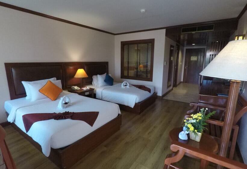 اتاق لوکس, Baumanburi Hotel Patong