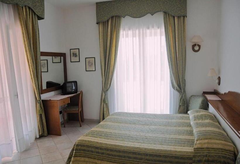 اتاق استاندارد سه نفره, Biancamaria