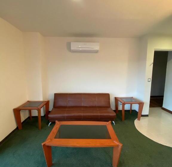 سوئیت با تخت بزرگ, Enterprise Inn Poliforum