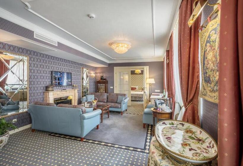 سوئیت رویال, Imperial Hotel & Restaurant