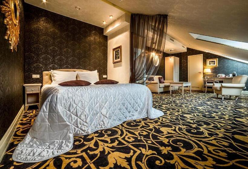سوییت جونیور, Imperial Hotel & Restaurant