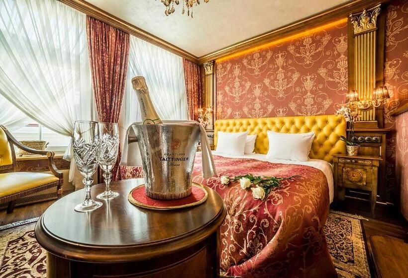 سوییت, Imperial Hotel & Restaurant