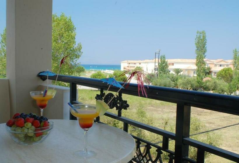 اتاق خانوادگی, Letsos