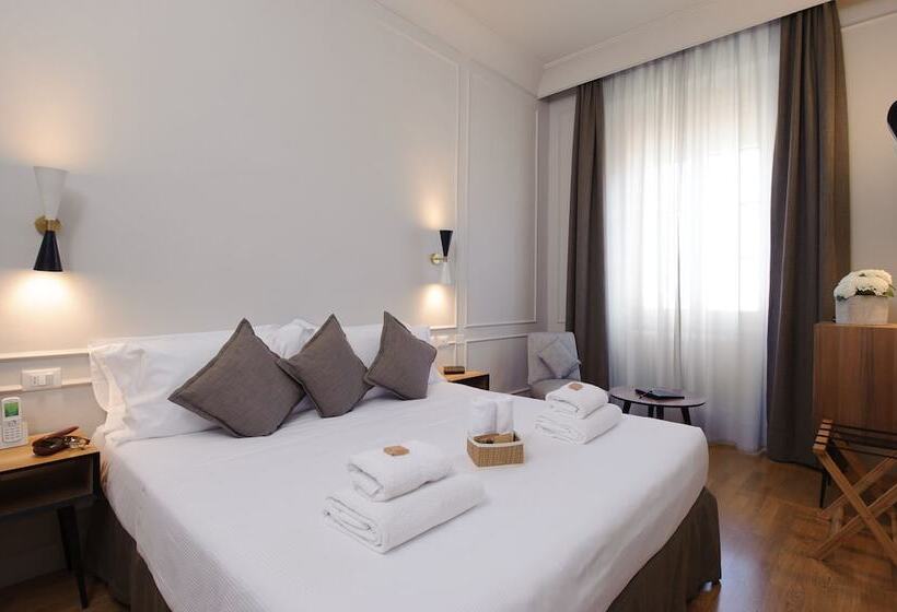 Premium Room, Lungarno Vespucci 50