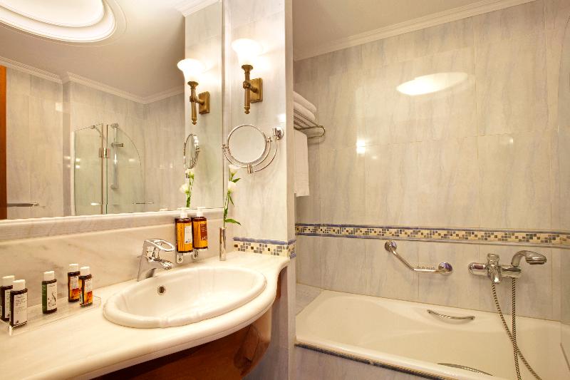 استودیوی استاندارد, Marigianna Apartments