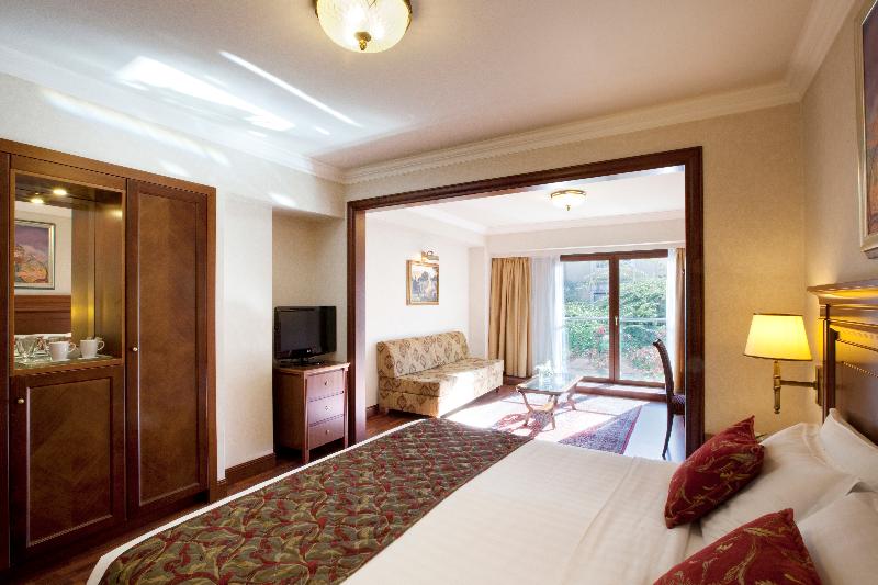استودیوی استاندارد, Marigianna Apartments