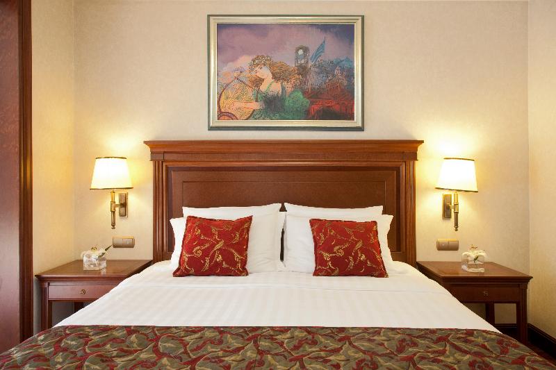 استودیوی استاندارد, Marigianna Apartments